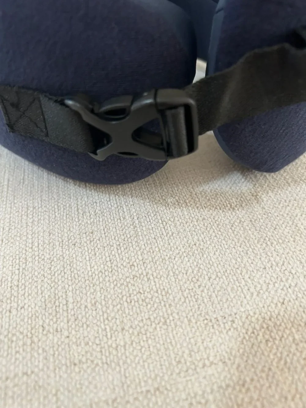 Cushion Lab Travel Pillow Award-Patented Ergonomic Design Navy Medium, NWT